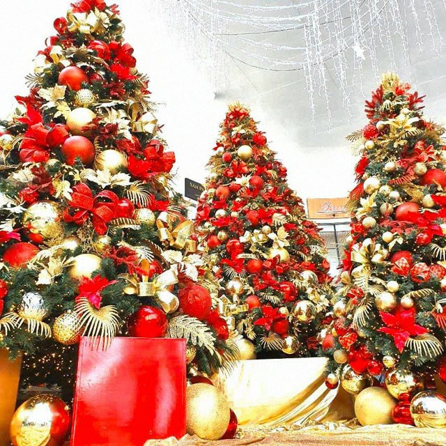 Red and Gold Christmas tree, Furniture & Home Living, Home Decor, Other Red And Gold Christmas Tree