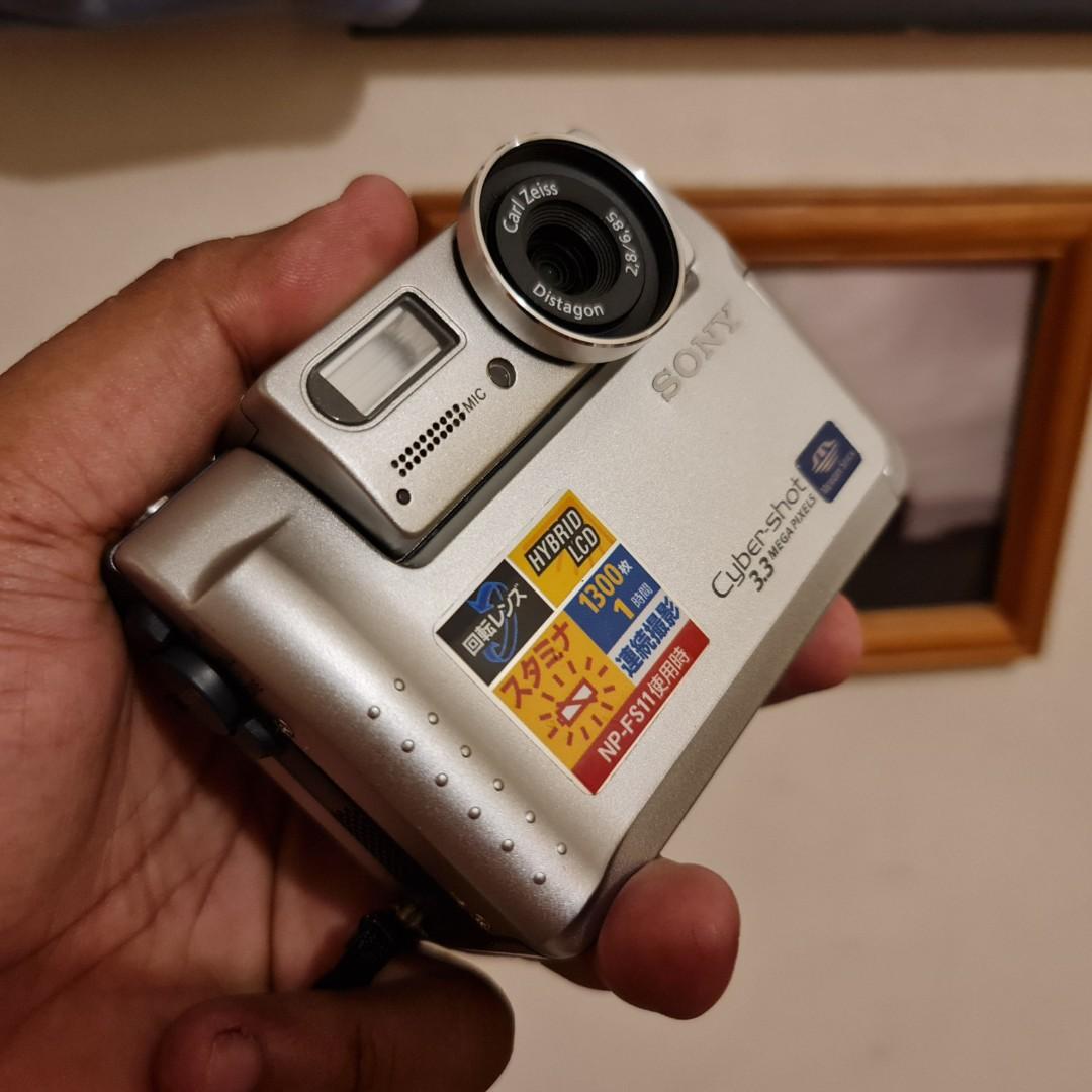 Super Rare Sony Cyber-shot DSC-F55V 3.3 Megapixels, Photography