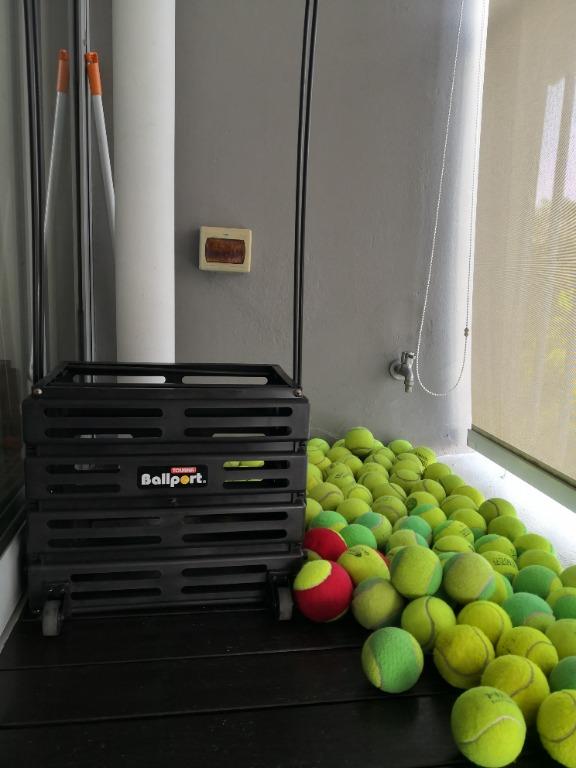 Tourna Ballport Deluxe with Wheels + 96 Trainer Balls, Sports Equipment