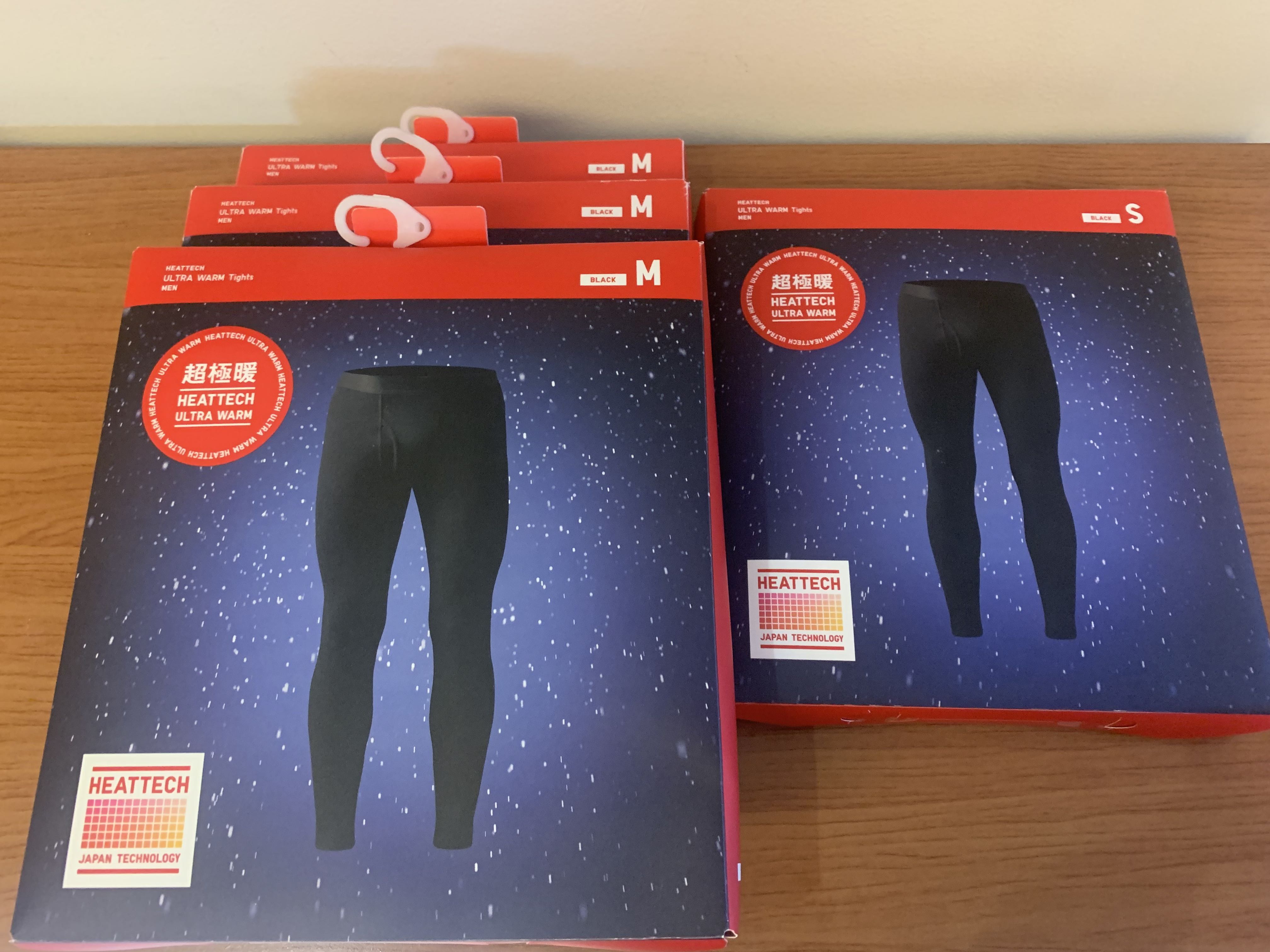 Last few days only until 27 July] Uniqlo UltraWarm HEATECH Tights, Men's  Fashion, Coats, Jackets and Outerwear on Carousell