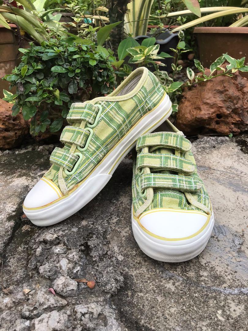 Vans hot sale strap shoes