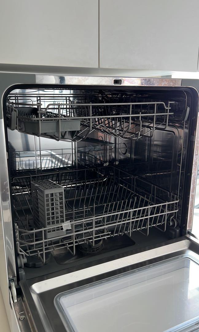 5mths old Electrolux Table Top Dishwasher, TV & Home Appliances
