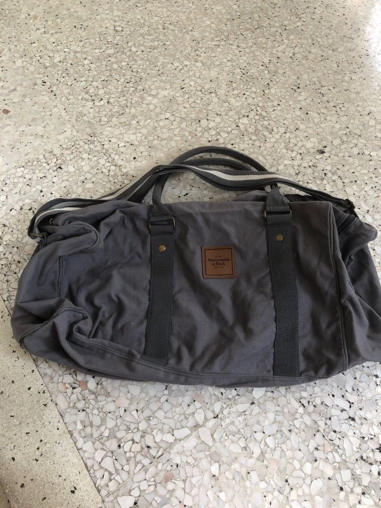 abercrombie and fitch holdall Cinosural International School