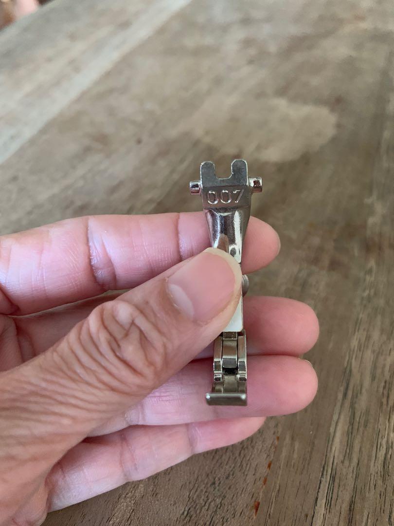 Bernina zipper foot old style, Hobbies & Toys, Stationery & Craft