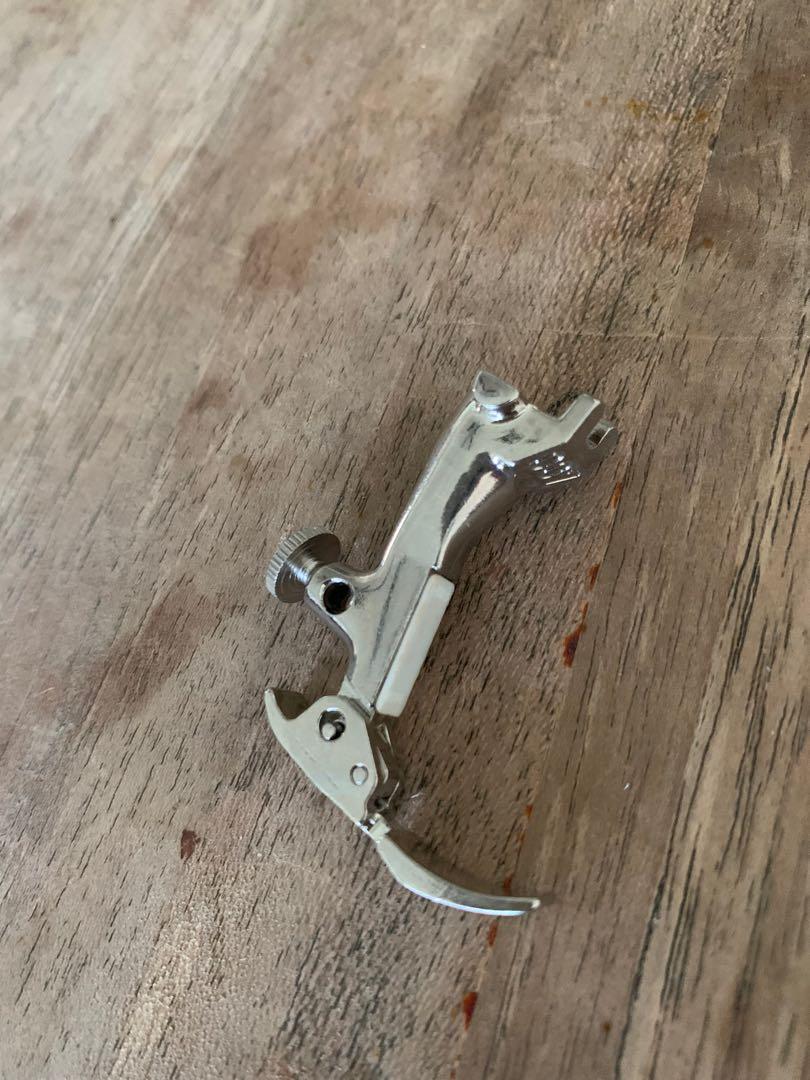 Bernina zipper foot old style, Hobbies & Toys, Stationery & Craft