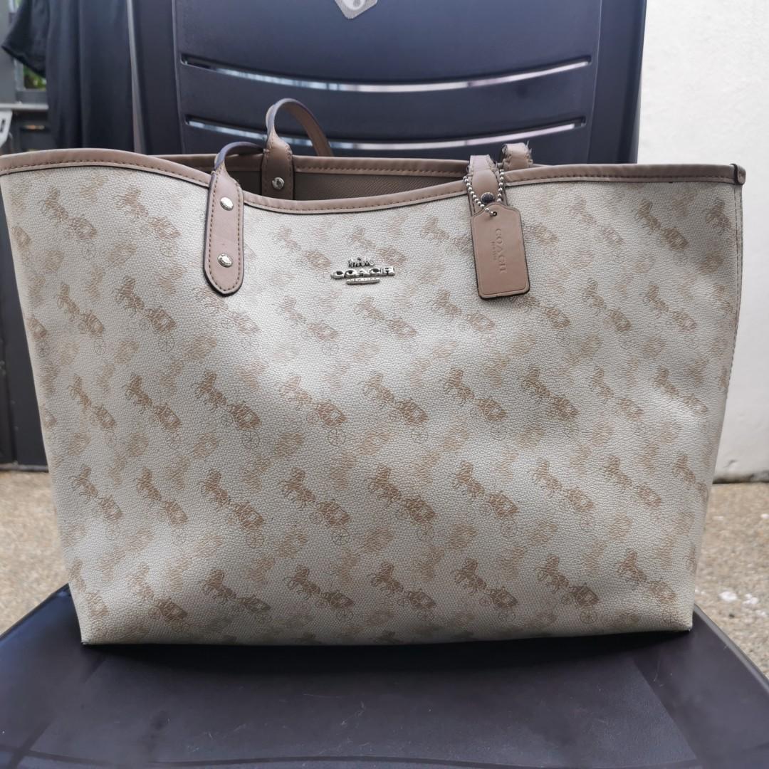 Bundle bag COACH REVERSIBLE CITY TOTE HORSE CARRIAGE PRINT CREAM-BEIGE,  Luxury, Bags & Wallets on Carousell