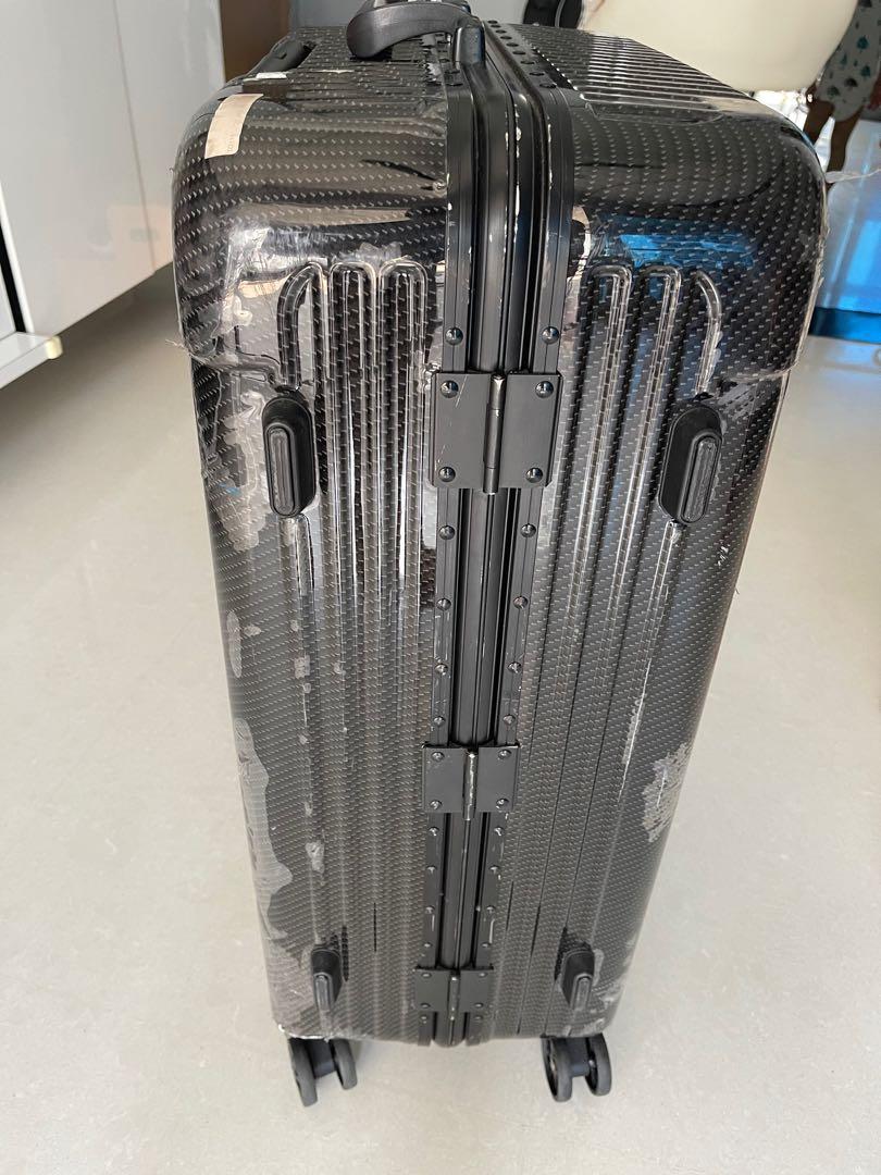 Centurion luggage 29 inches for free 1 wheel damage Hobbies