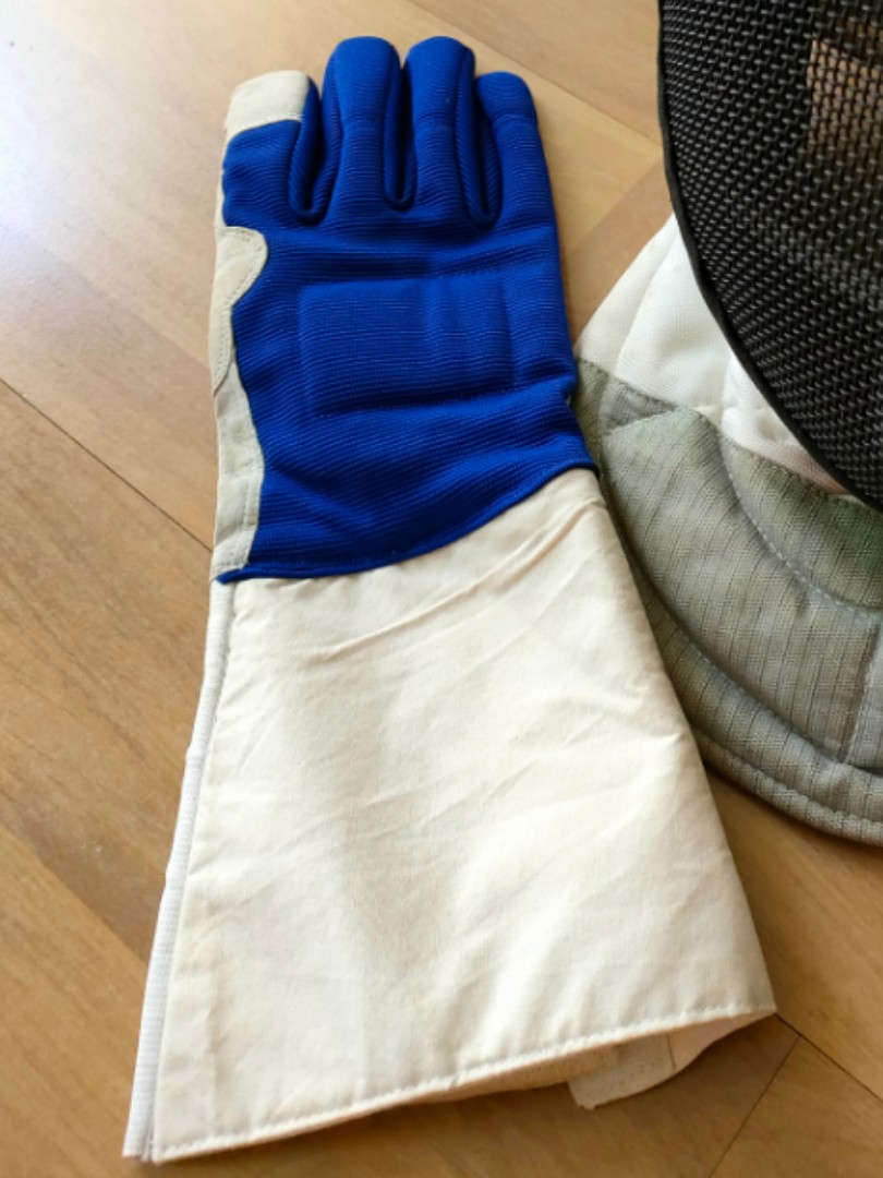 Right handed Fencing gloves foil epee sabre, Sports Equipment, Other