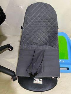 Foldable bouncing chair for baby