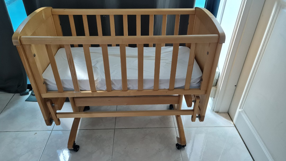 Free baby crib, Babies & Kids, Baby Nursery & Kids Furniture, Cots
