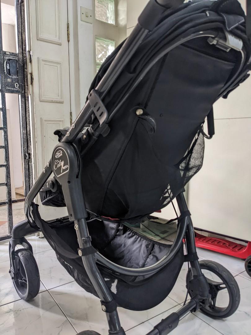 Free city versa stroller, Babies & Kids, Going Out, Strollers on Carousell