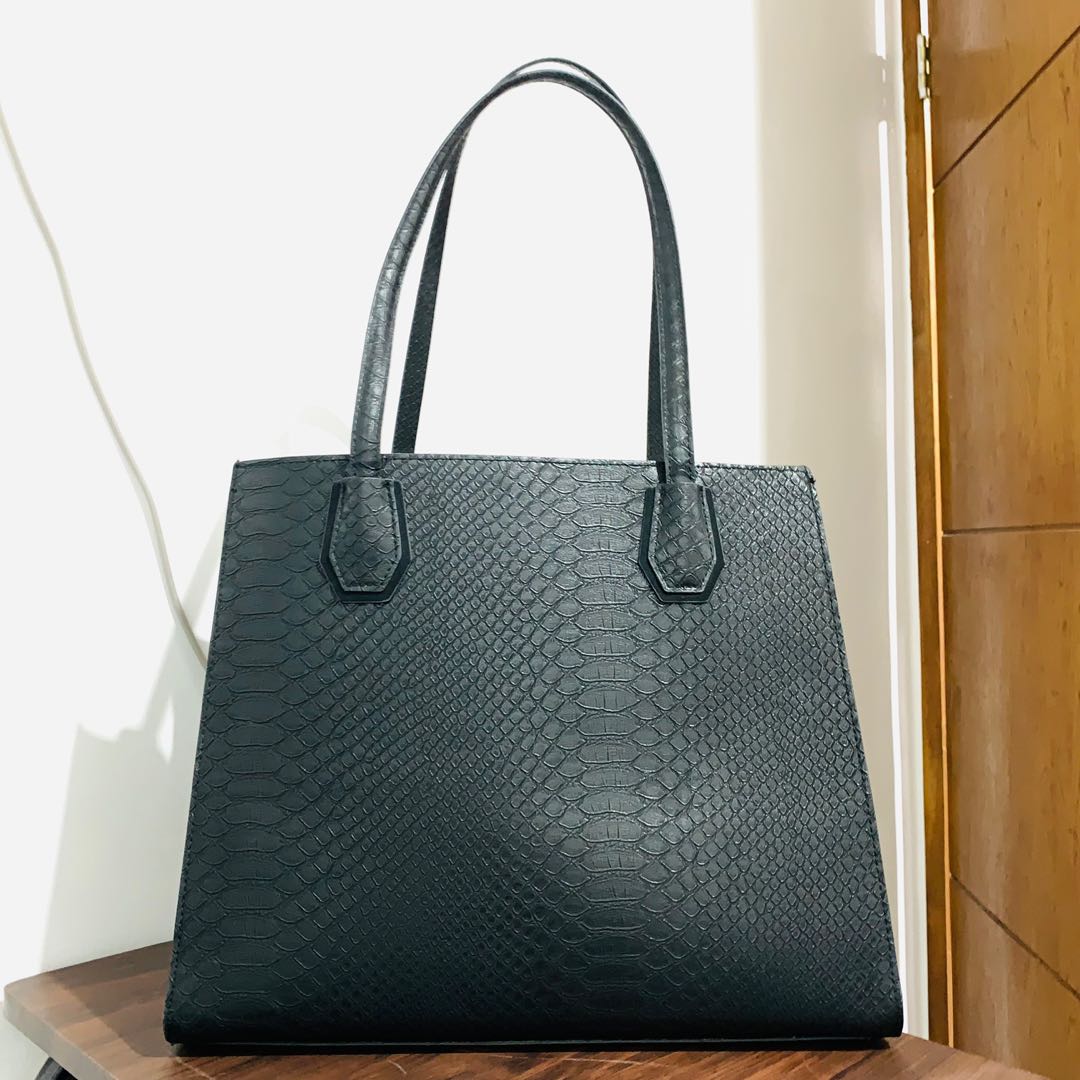 H&M Tote Bag, Women's Fashion, Bags & Wallets, Tote Bags on Carousell