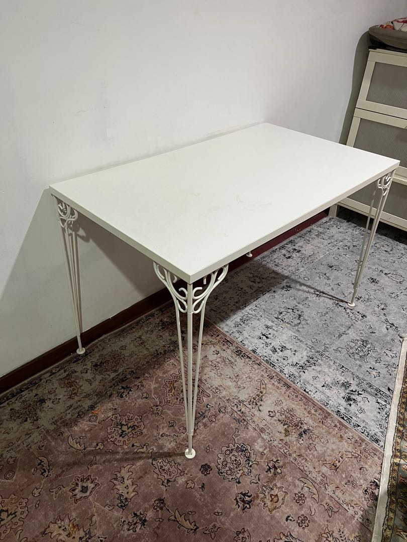 Falkhojden desk deals