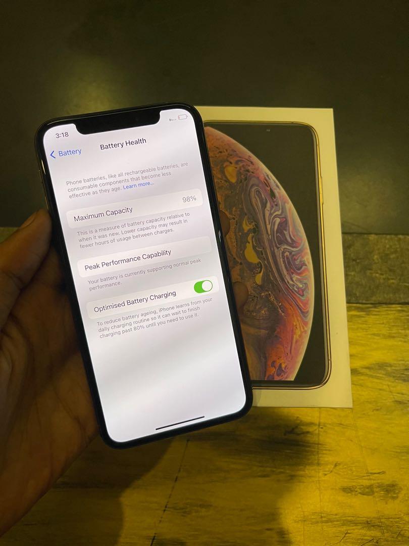 iPhone Xs Gold 64 GB バッテリー80%-