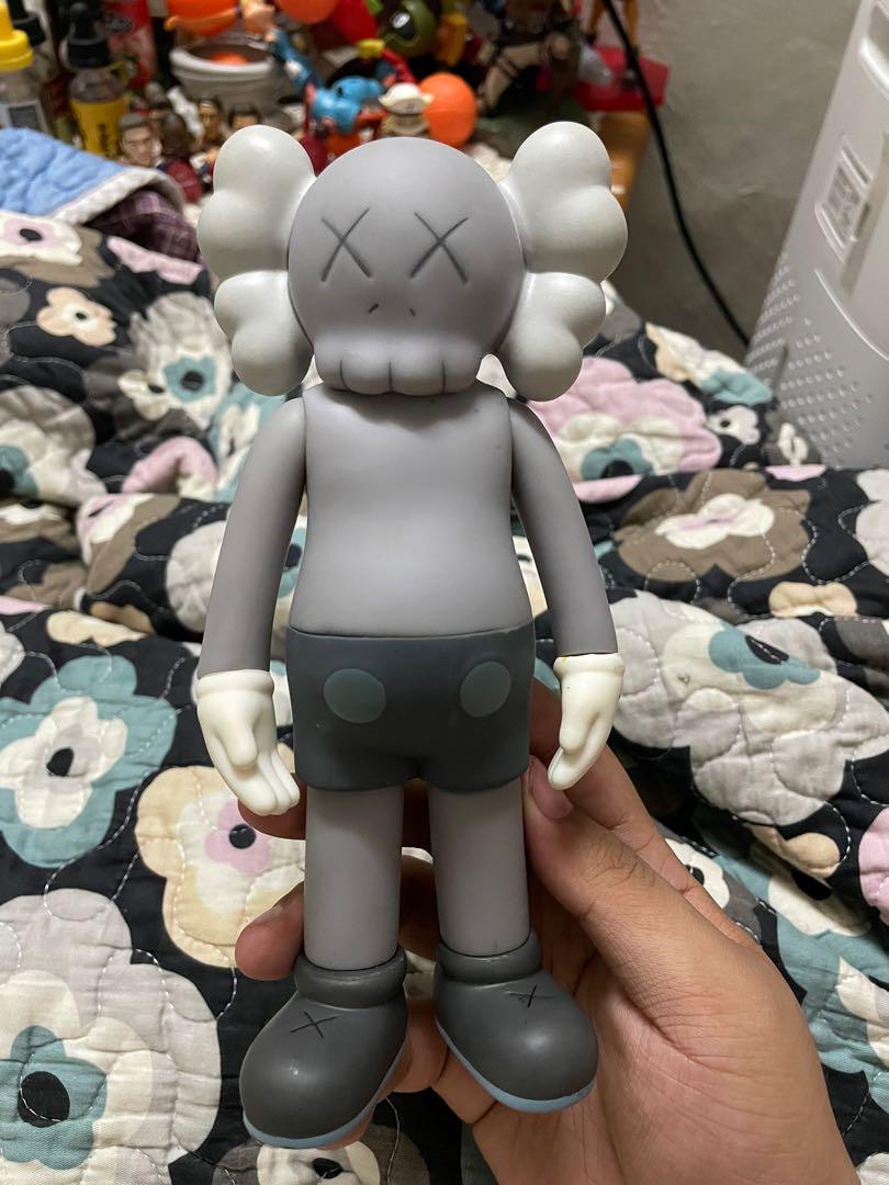 Kaws hotsell fake figures