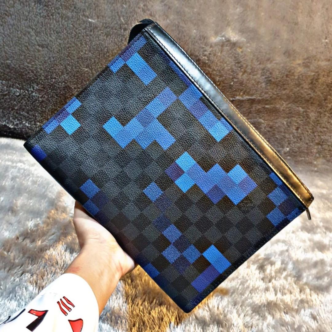 LV Damier Graphite Blue Pixelated Pochette Voyage, Barang Mewah, Tas &  Dompet di Carousell