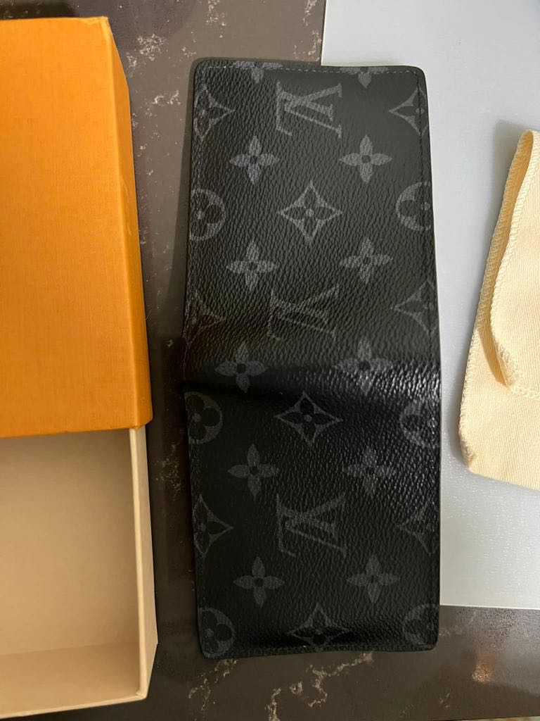 Lv wallet men slender m62294, Men's Fashion, Watches & Accessories, Wallets  & Card Holders on Carousell