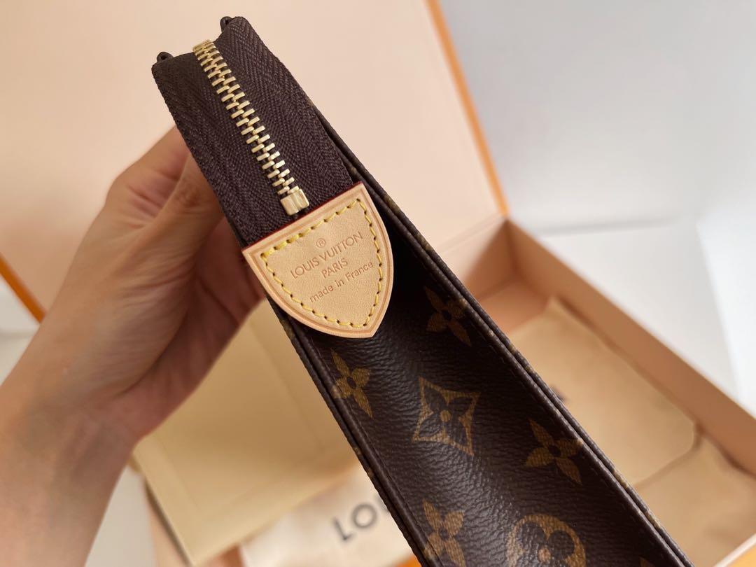 LOUIS VUITTON TOILETRY POUCH 26 – Caroline's Fashion Luxuries