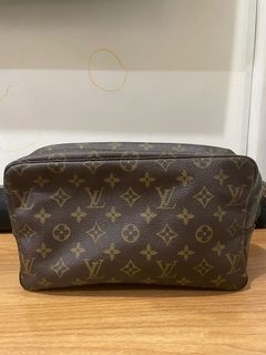 (Category: ) located in . Submitted by ashasluxurycloset (Listing ID 1172932697, Image 1). Description: .