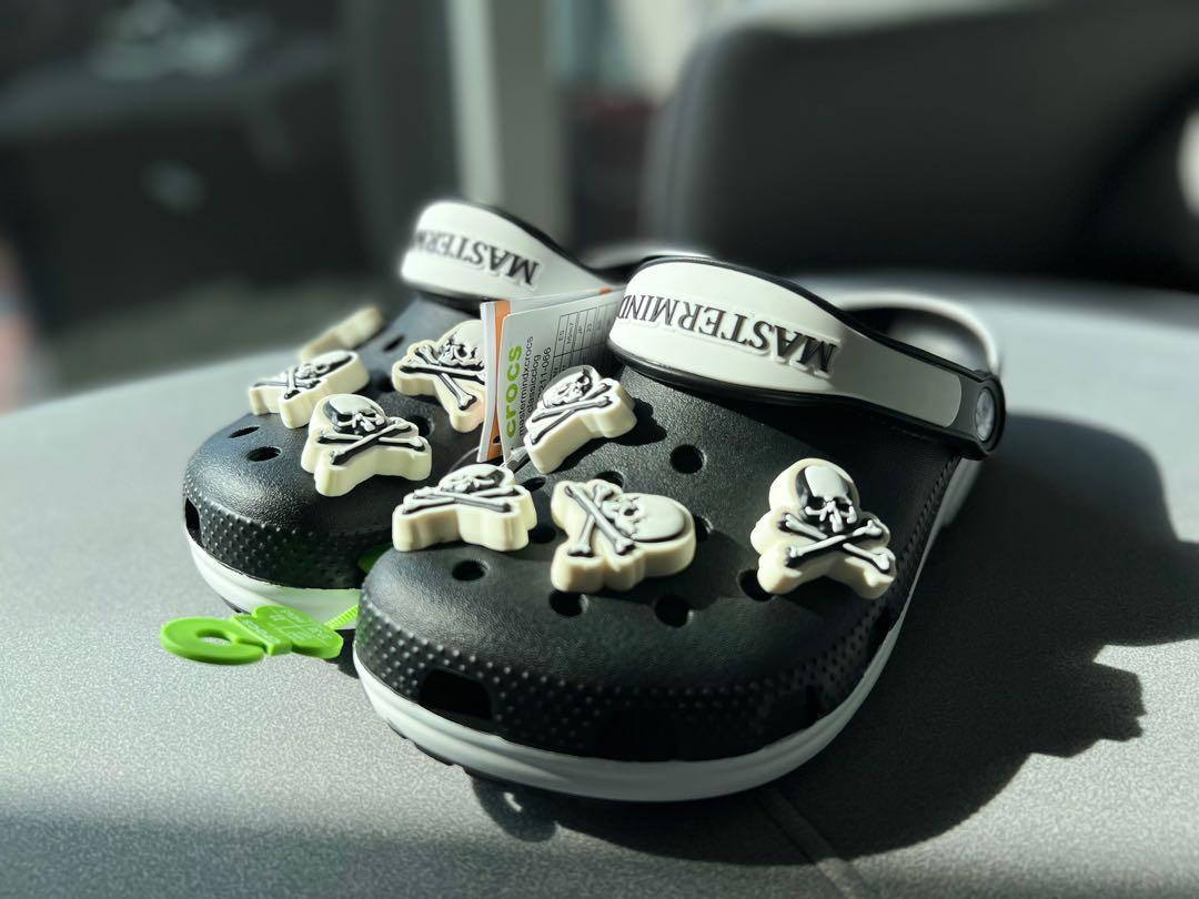 MASTERMIND x Crocs 黒白 - サンダル