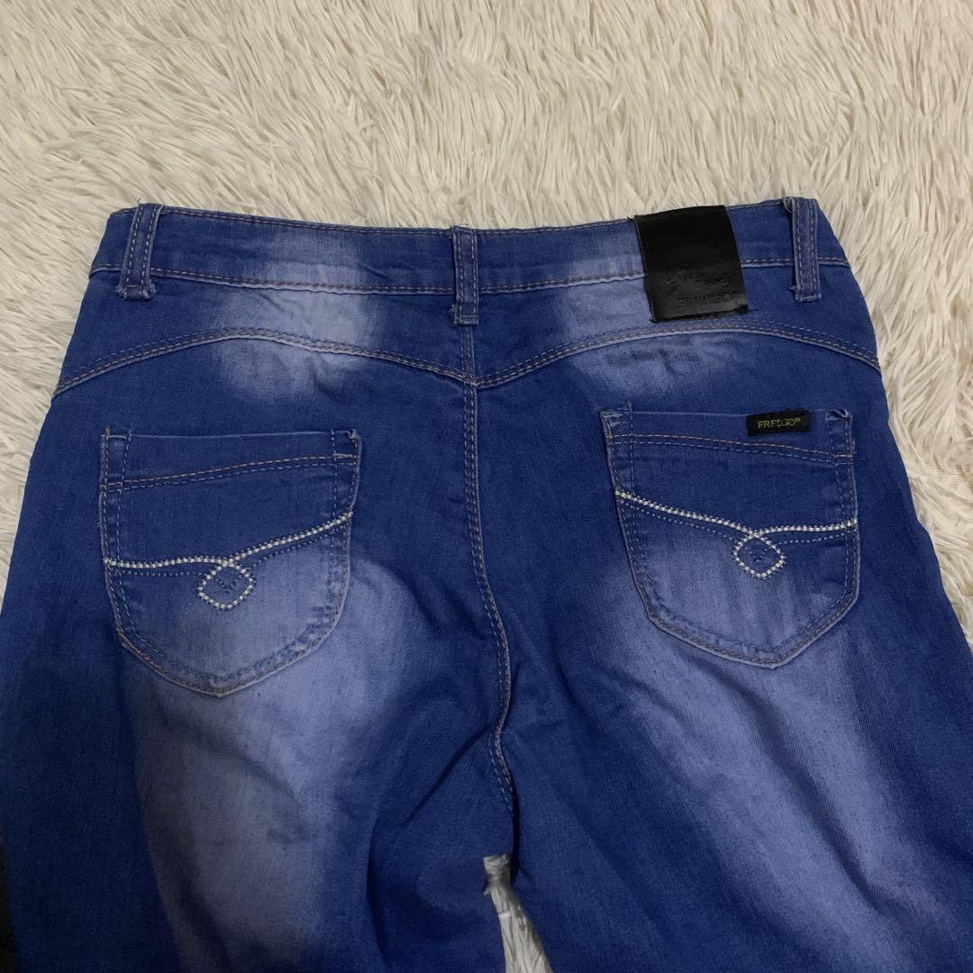 Freego Skinny Jeans (Category: Jeans) located in Taguig. Submitted by doubleshot_ (Listing ID 1172949816, Image 2). Description: Freego Skinny Jeans Midwaist Decluttering See last photo for WW #4theplanet.