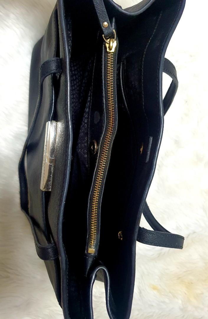Original Used Kate Spade Black Tote Bag (Category: Tote Bags) located in Zamboanga. Submitted by abby1614 (Listing ID 1172869378, Image 3). Description: well used Original Kate Spade Shoulder bag. please manage expectations. no minimal flaw . please see pics #newyou.
