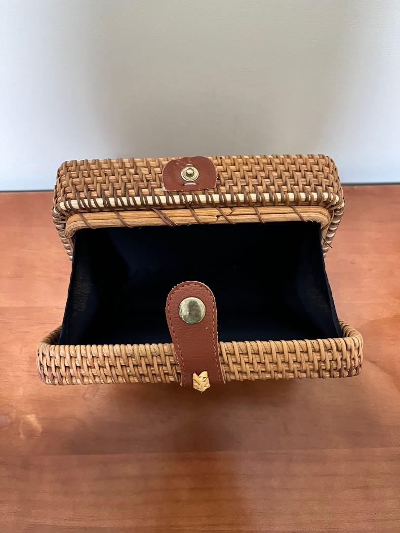 Straw Clutch Purse for Women Woven Rattan Envelope Bag Crossbody Wallet  Handbags Shoulder Tote Bags for Summer | Woman weaving, Women, Fashion  blogger