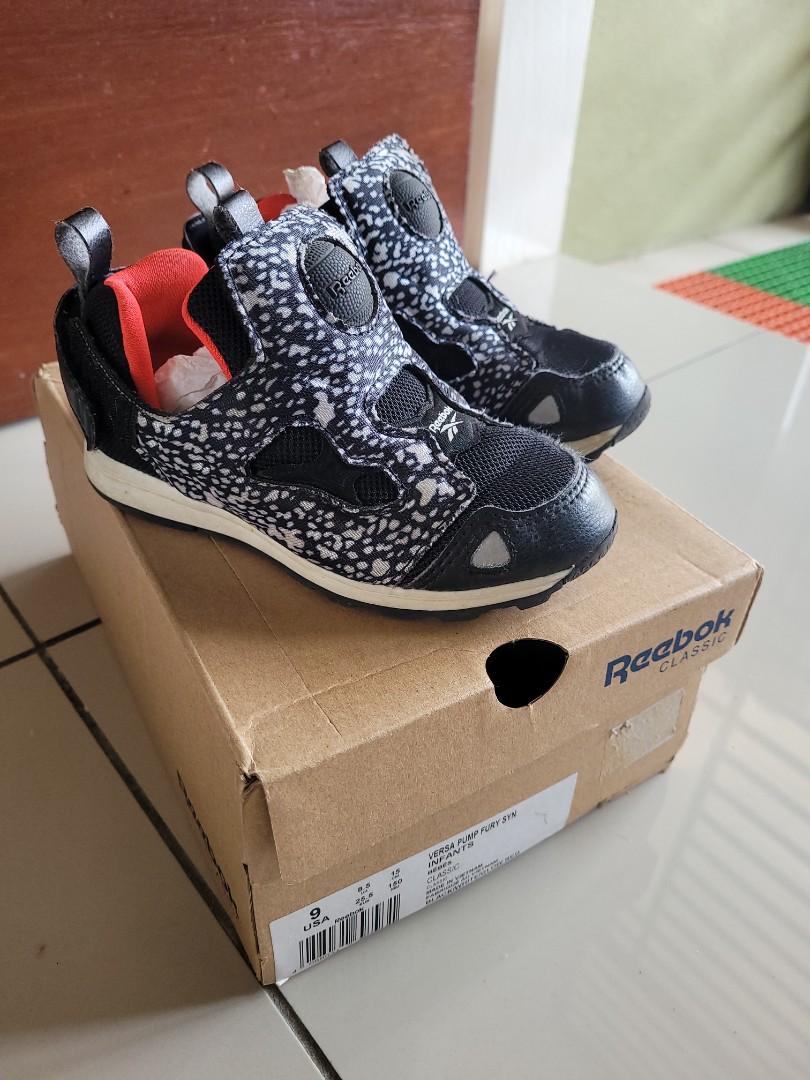 Reebok versa pump outlet