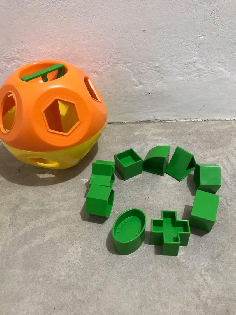 shape sorter tupperware toy, Bayi & Anak, Mainan & Baby Walker di Carousell