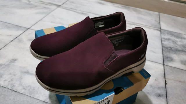 Skechers suede sale slip on shoes