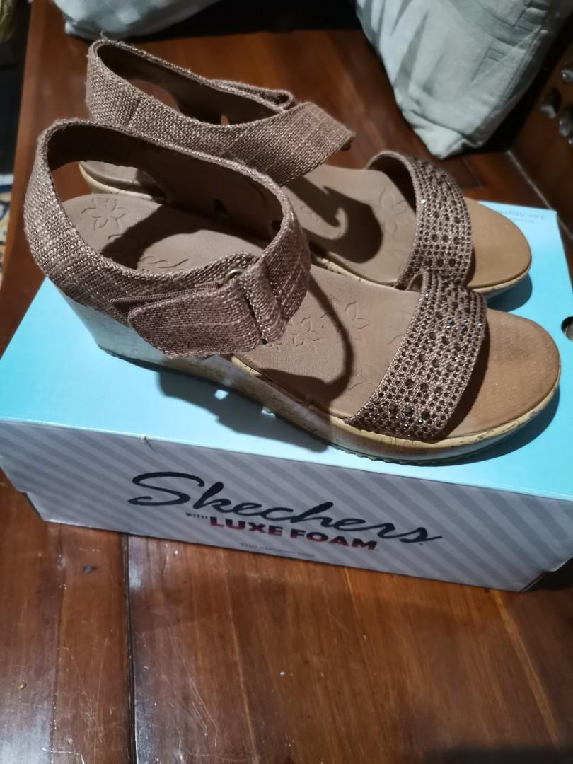 Skechers luxe foam wedges top