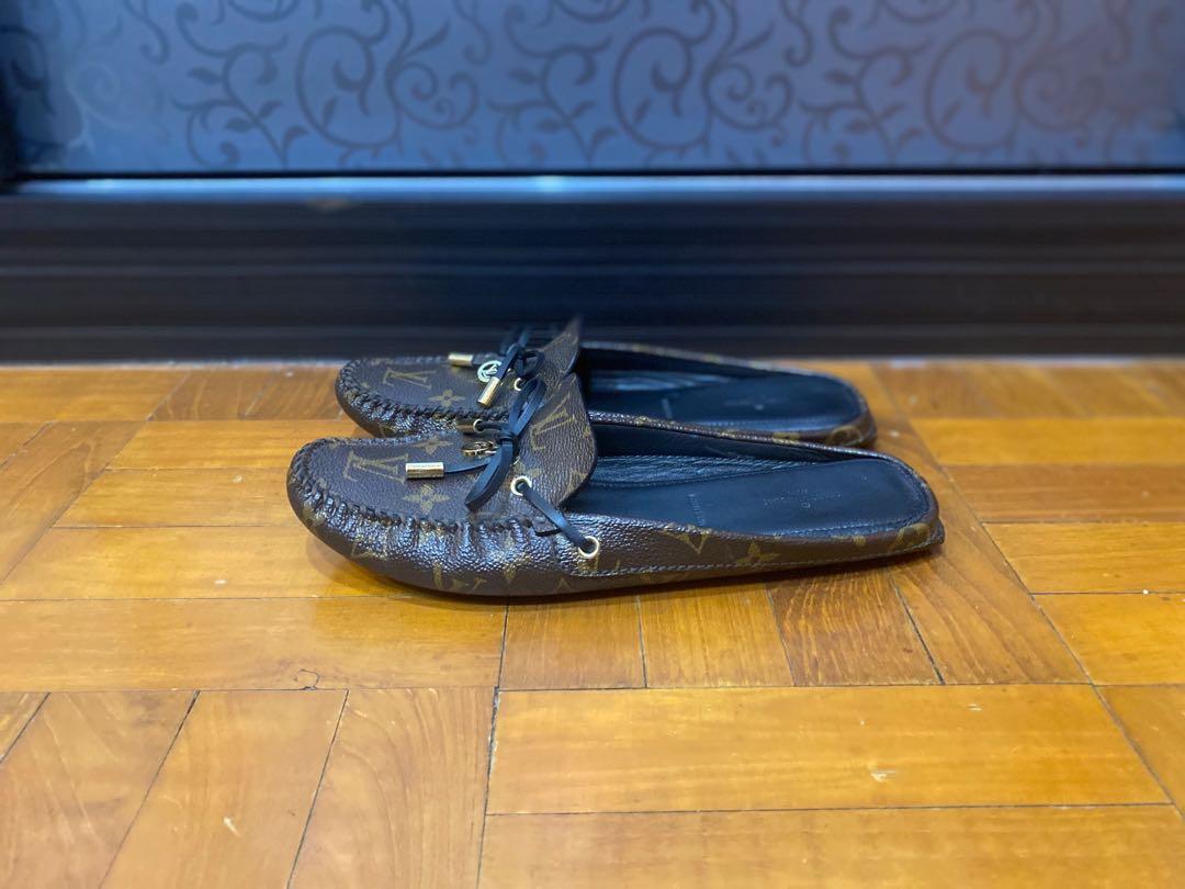 L O U I S V U I T T O N Paseo Slides - Black fur with rubber sole  (excellent condition) Size 41 Price $850