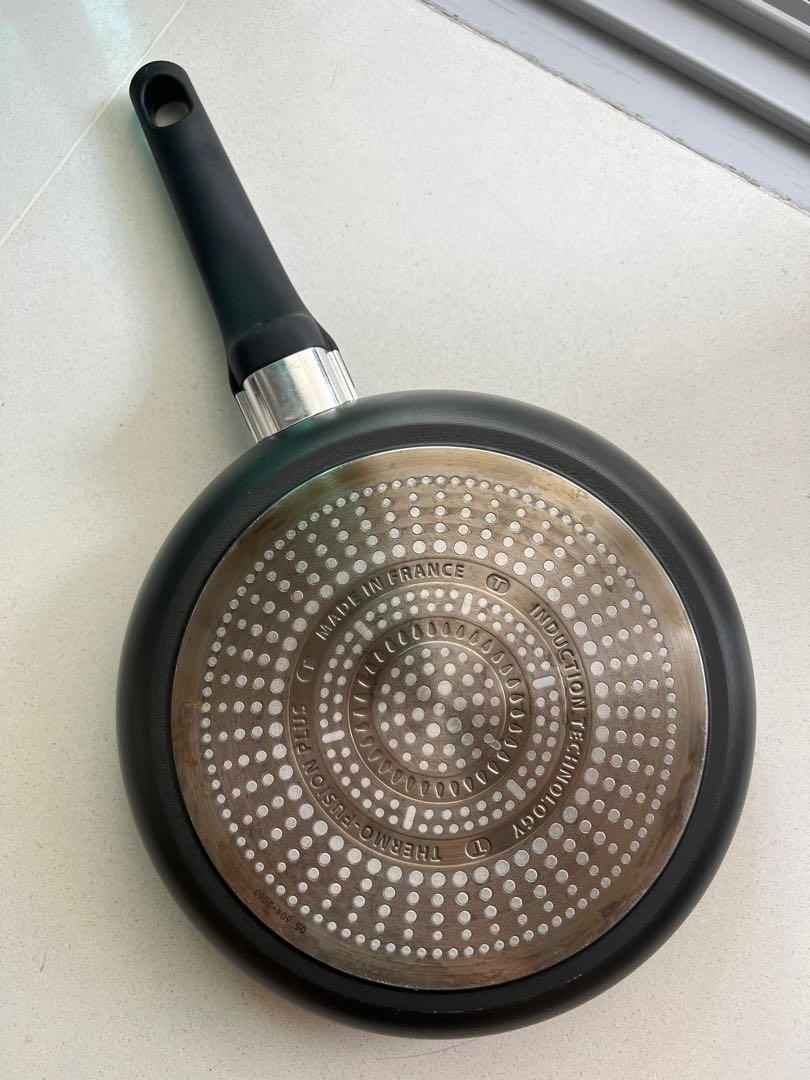 Tefal frying pan 24cm made in France, Furniture & Home Living, Kitchenware & Tableware, Cookware