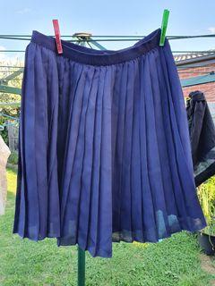 Uniqlo navy pleated miniskirt