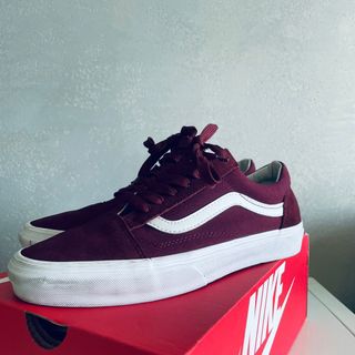 Vans old deals skool maroon colour
