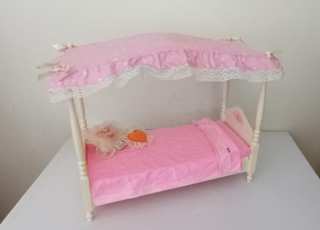 Vintage barbie canopy bed deals