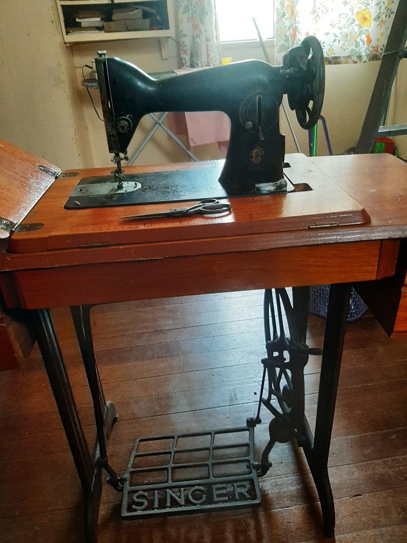 Vintage singer sewing machine, TV & Home Appliances, Other Home
