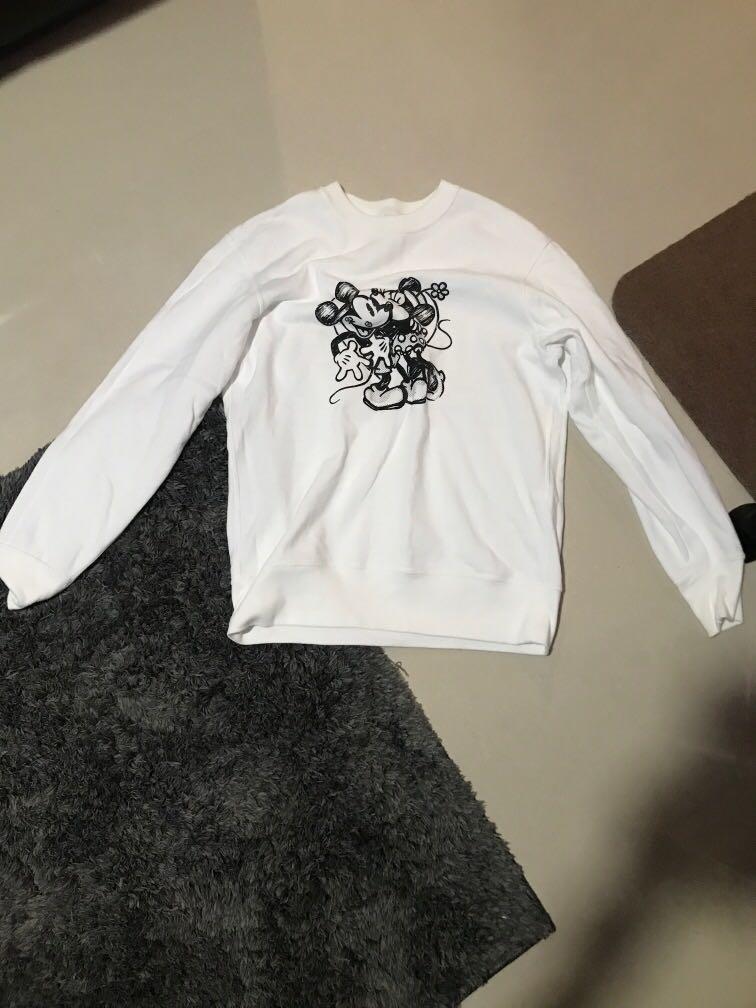 Uniqlo sweater mickey hot sale