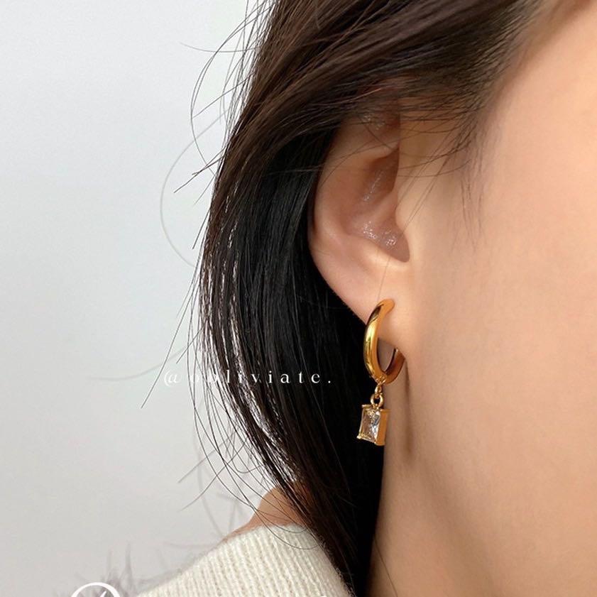 Gold zircon earrings store