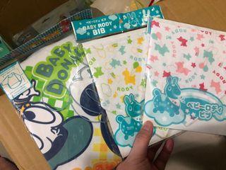 全新圍兜3件