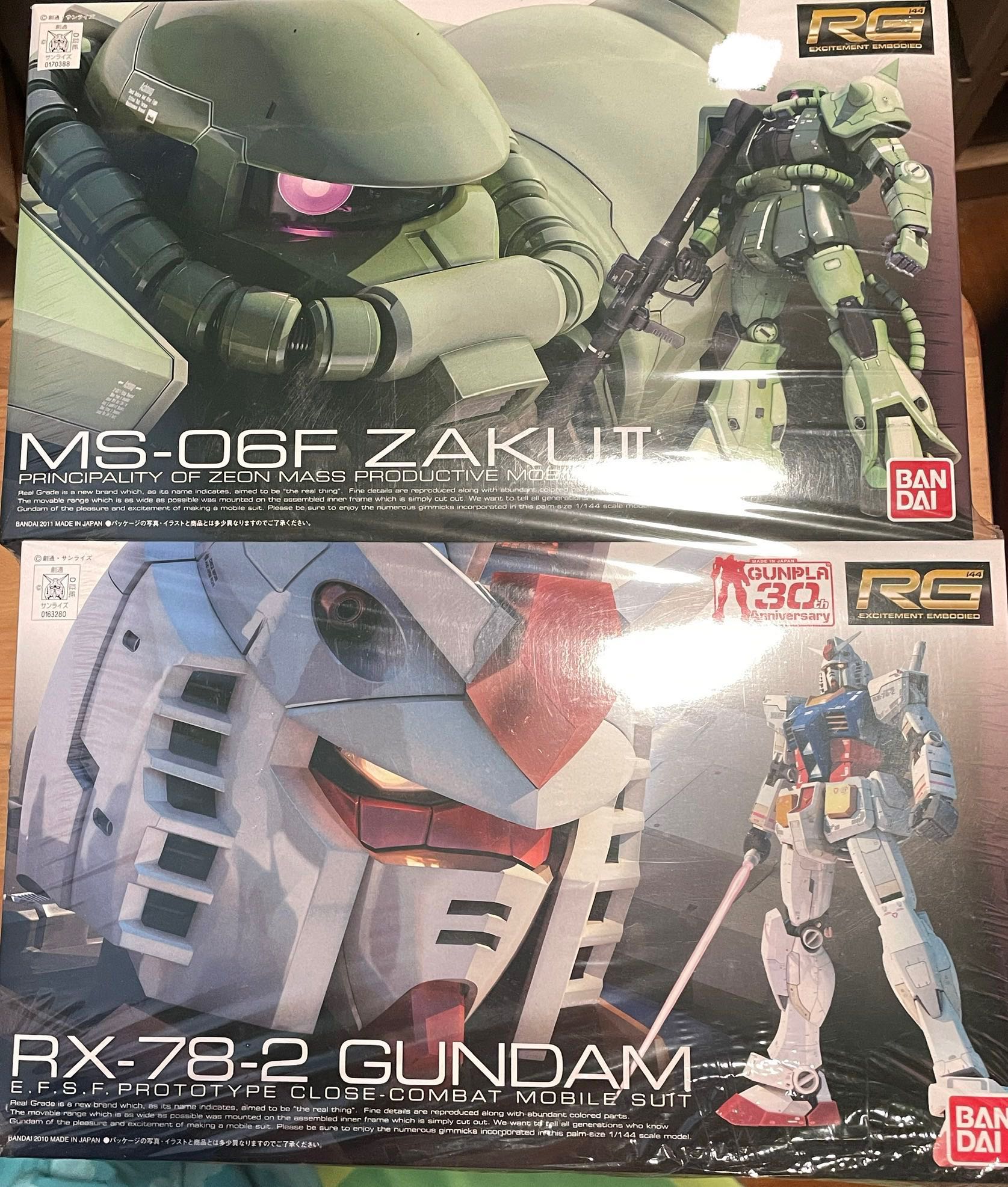 高達 RX-78-2 及 渣古 MS-06F (RG版), 興趣及遊戲, 玩具 & 遊戲類 - Carousell