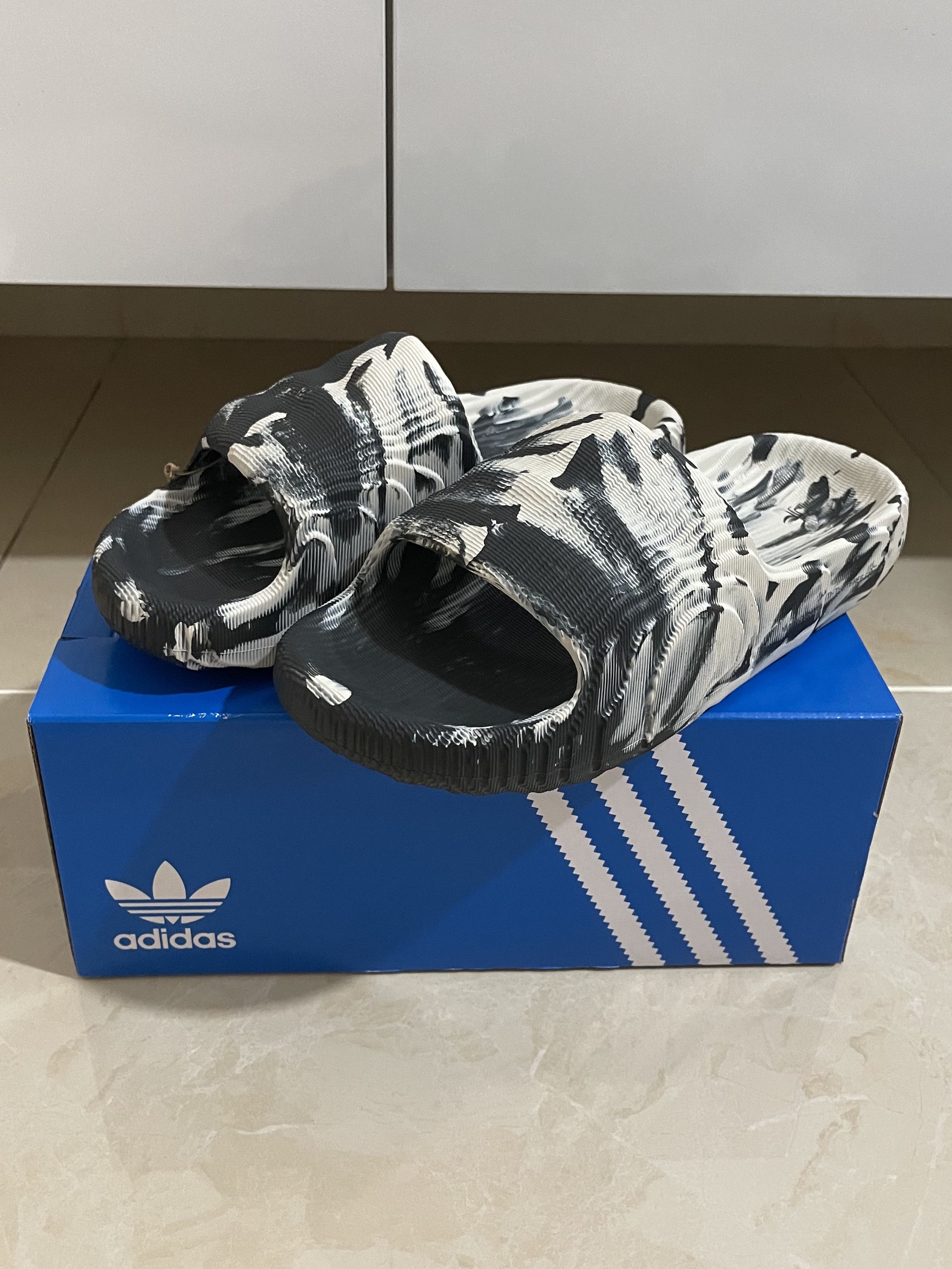 Adidas Adilette 22 Carbon UK6, Men's Fashion, Footwear, Flipflops and  Slides on Carousell