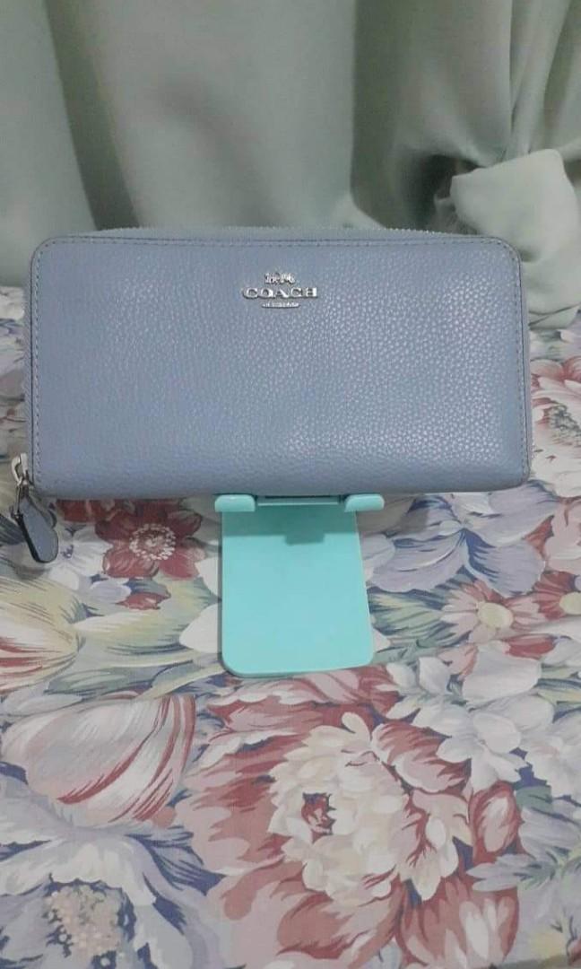 Coach Sling bag and wallet (Category: Luxury Bags & Wallets) located in Pasig City. Submitted by DearStephscloset (Listing ID 1173110811, Image 3). Description: Coach Sling bag and wallet.