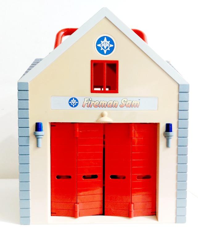 Fireman sam deluxe hotsell fire station playset
