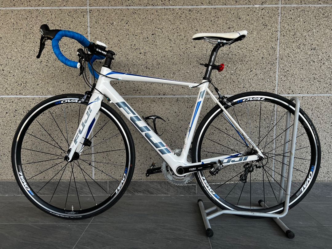 Fuji Altamira 2.5 Carbon Frame Sports Equipment Bicycles