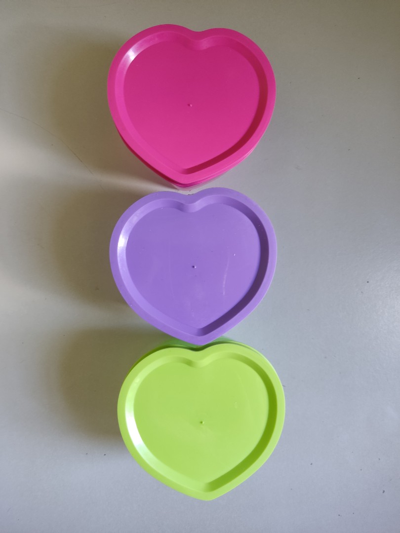 Heart Shaped Plastic Containers, Hobbies & Toys, Stationery & Craft