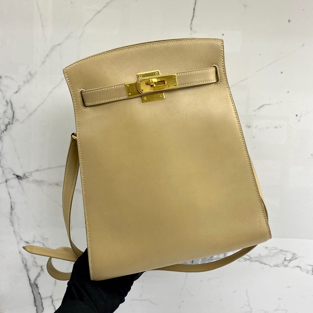 🤎 Vintage Kelly Sport MM in Gold Courcheval leather, GHW. 🎥 Classic Kelly  style with a twist! 👜 Wear this Vintage Kelly Sport as a shoulder bag and  enjoy, By Ginza Xiaoma