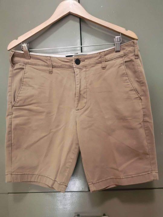 Hollister deals khaki shorts
