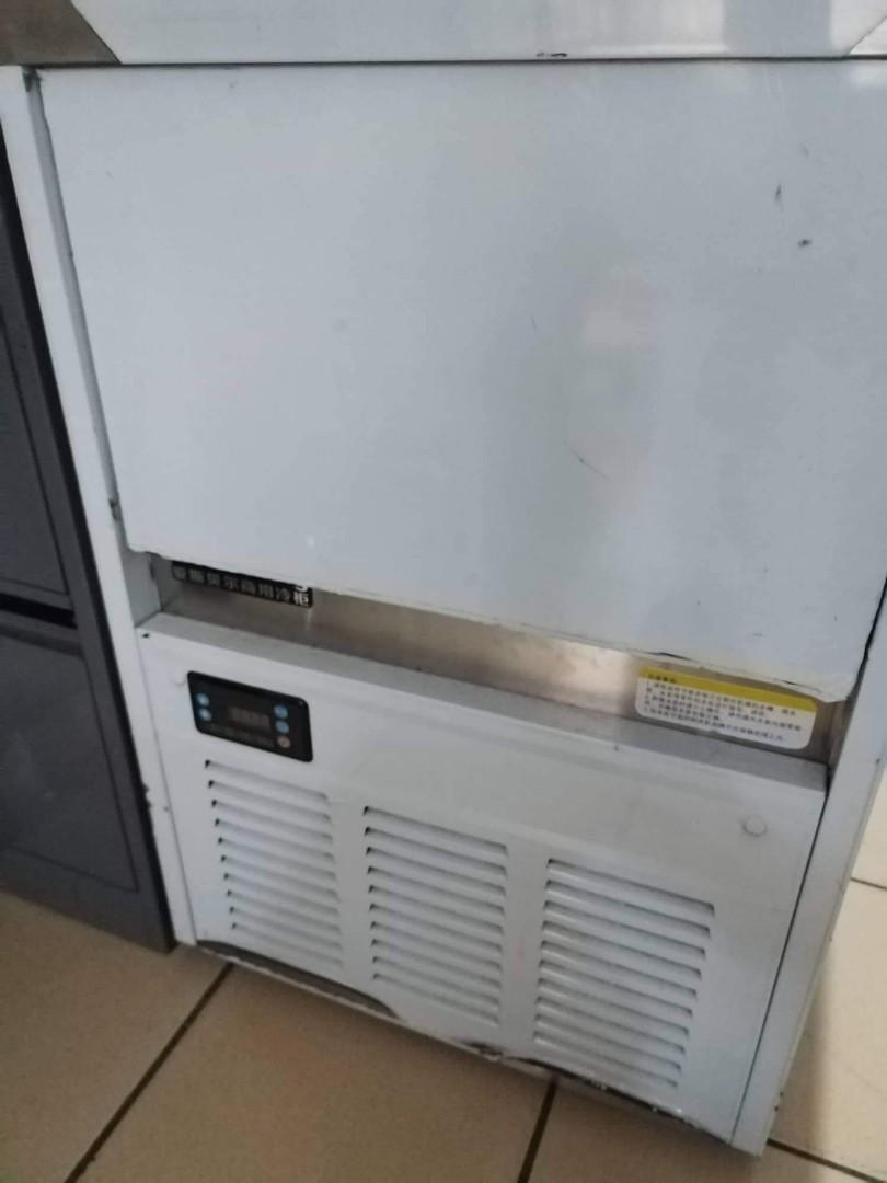 Ice brobing ice maker machine (Category: Refrigerators and Freezers) located in Makati City. Submitted by budgetappliance (Listing ID 1173029302, Image 2). Description: ice brobing ice maker machine 220v 40kg capacity brand new with 1year warranty for inquiries pls text or call 09058994523.