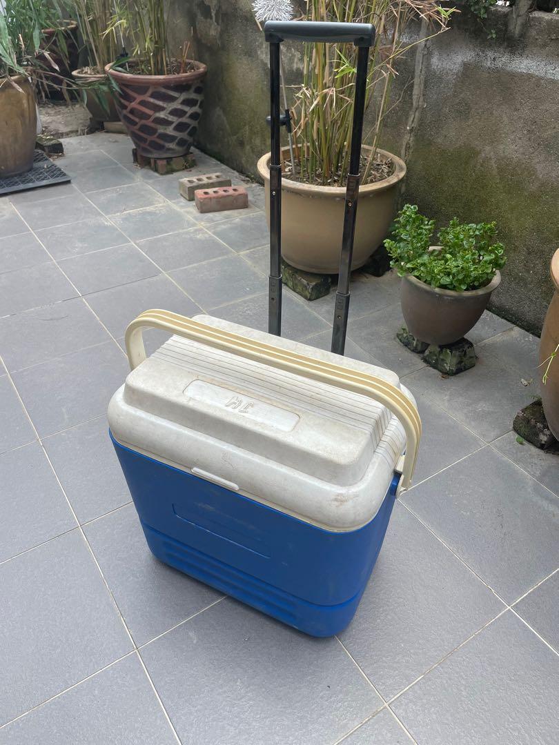 Ice cooler box with roller wheels 40L, Everything Else, Others on Carousell